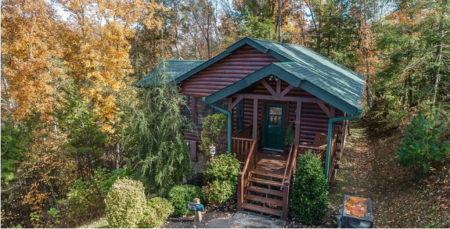 One bedroom cabin in the fall in Gatlinburg