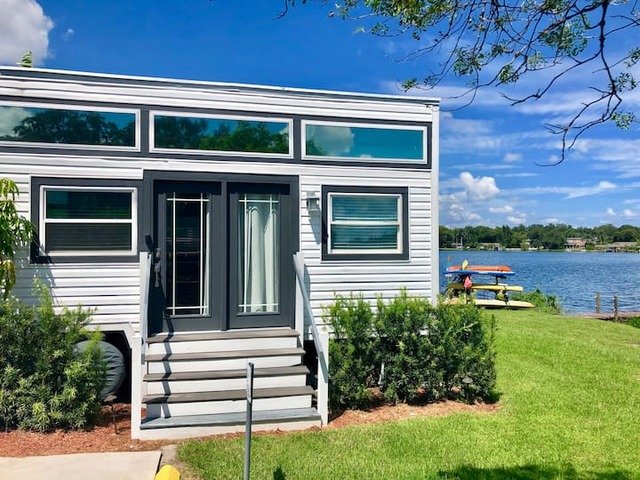 The Ritz - a tiny home on a lake 