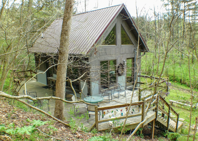 Eagle Ridge Cabin exterior on hill side