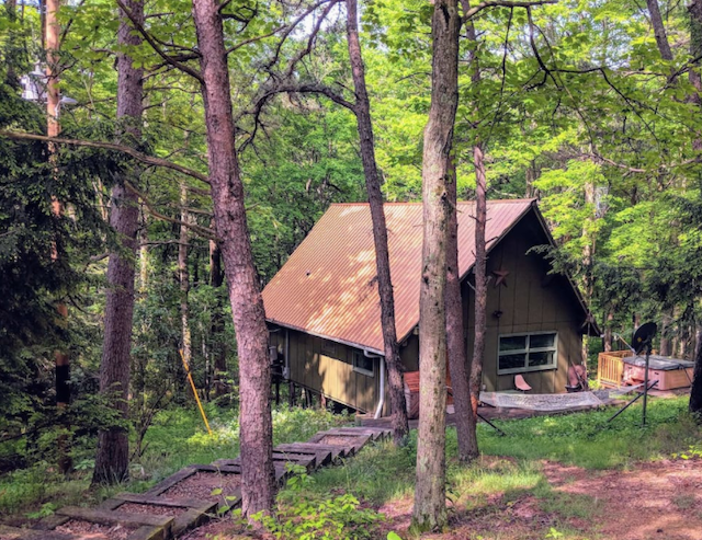 Hocking Hills Haven Cabin exterior