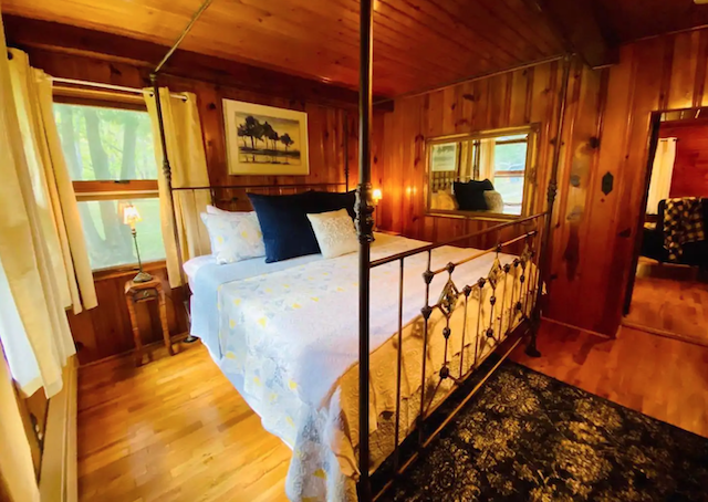 Blue Moon Log Cabin baster bedroom