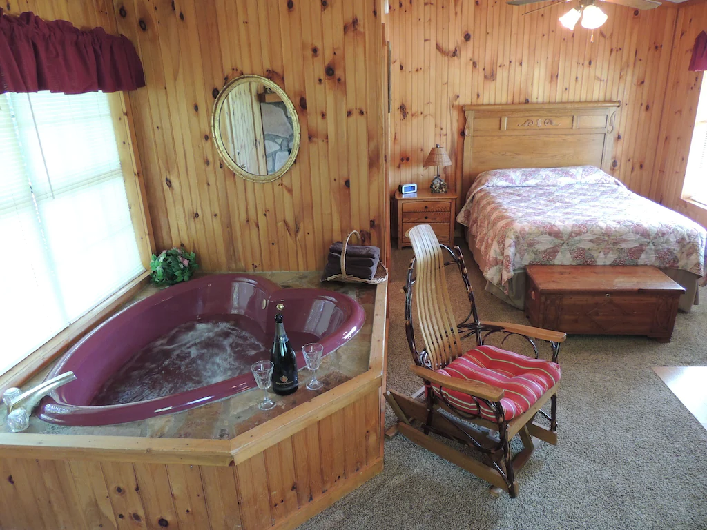 cheap cabin bedroom with heart shaped tub